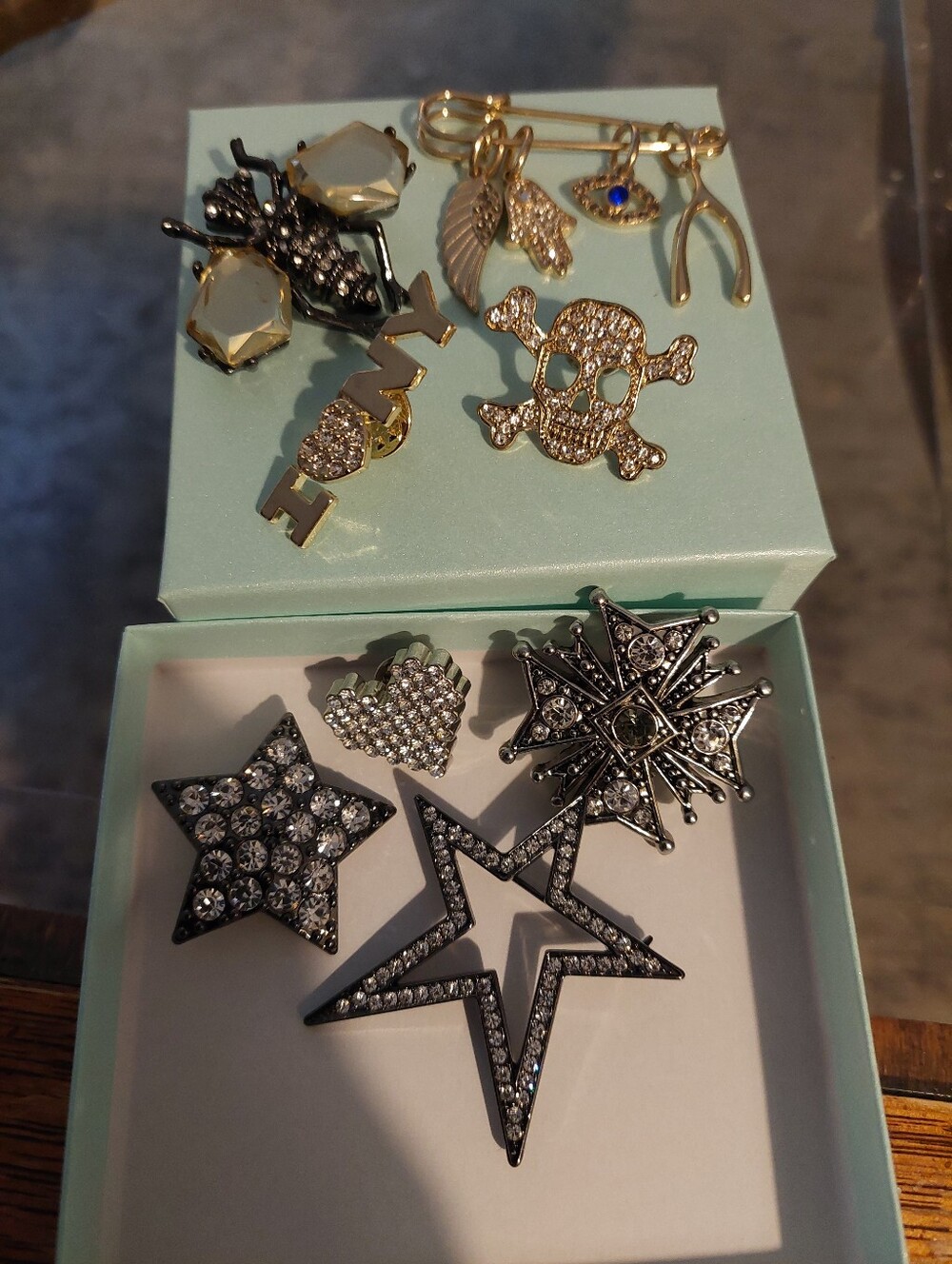 Costume Rhinestone Set Of 8 Silver & Gold Tone Skull, Hearts And Bee Pin,Brooces